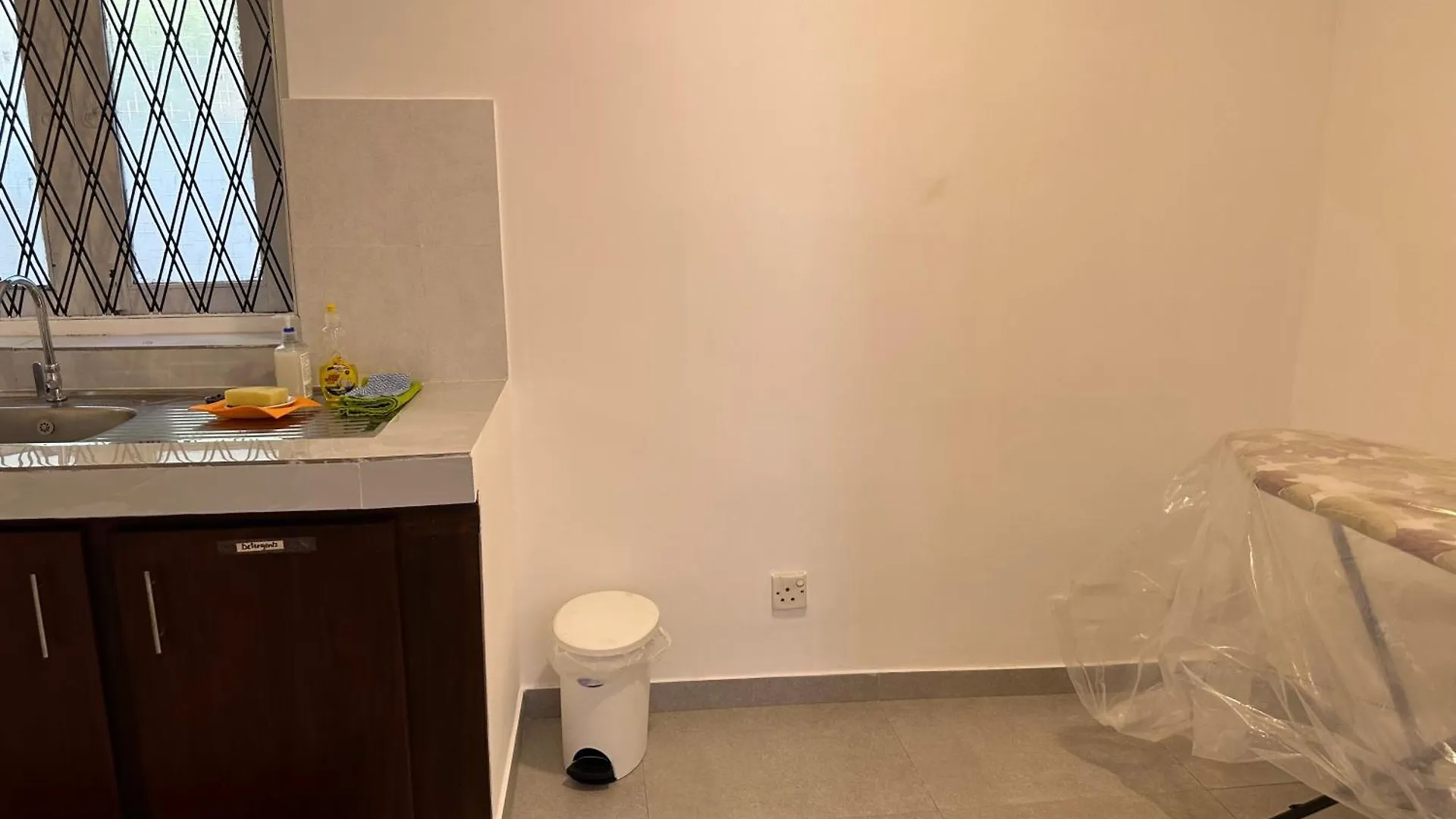Negombo - Entire House - Sleeps 7 - Close To The Airport 펜션