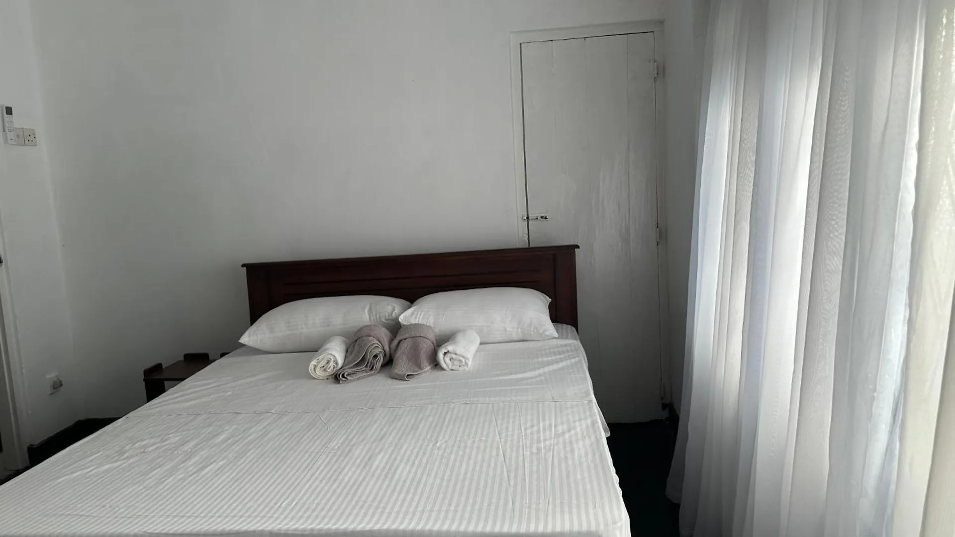 Negombo - Entire House - Sleeps 7 - Close To The Airport 펜션