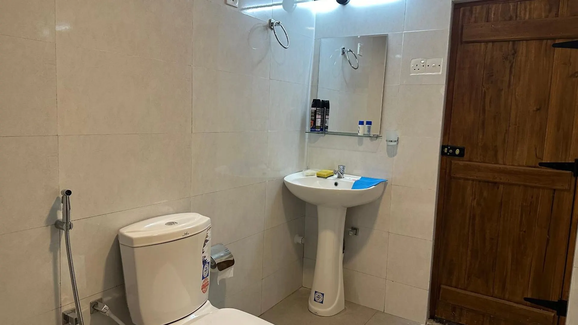 Negombo - Entire House - Sleeps 7 - Close To The Airport