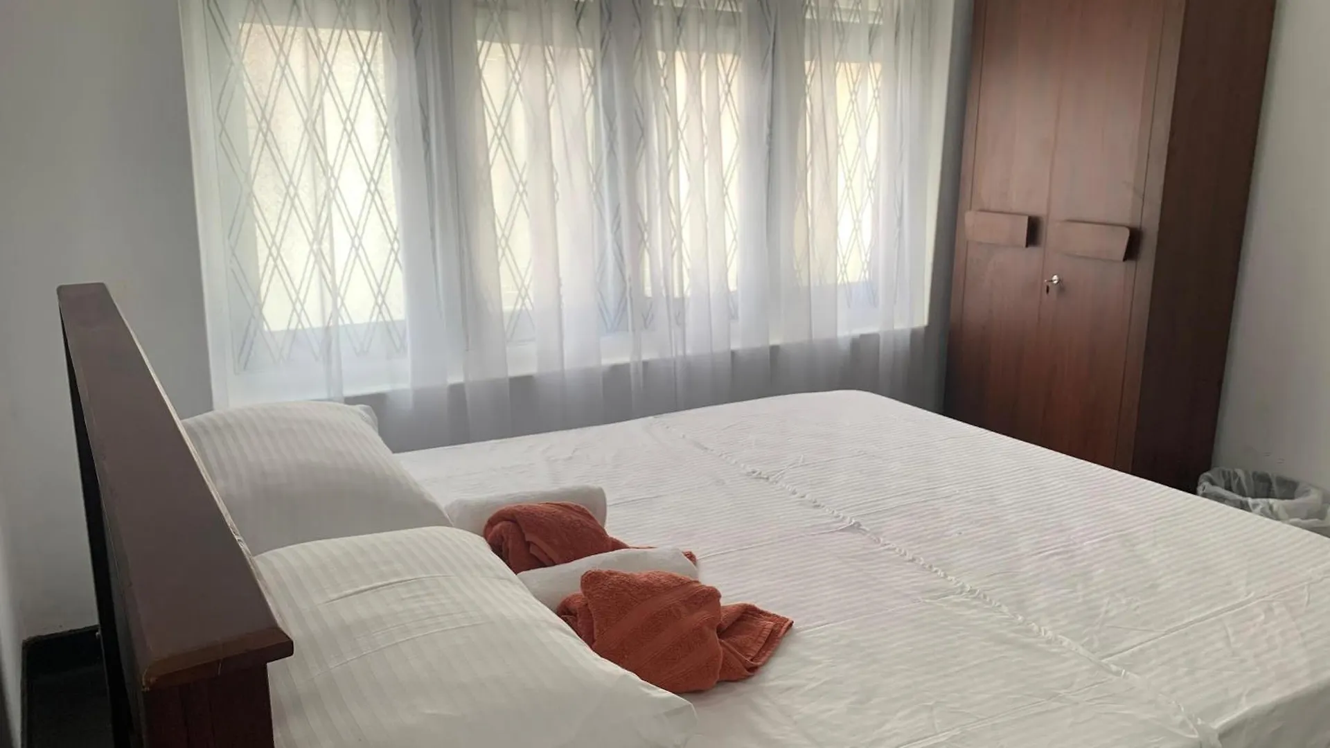 Negombo - Entire House - Sleeps 7 - Close To The Airport